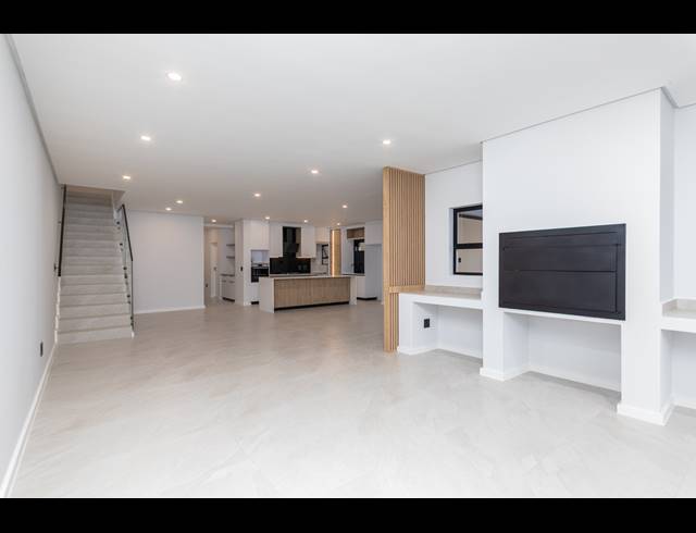 4 BEDROOM FREEHOLD FOR SALE IN SANDOWN